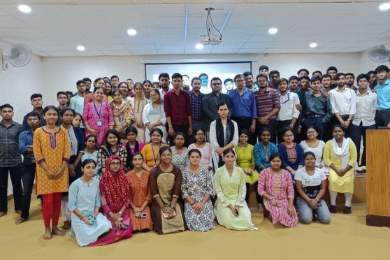 Students of the department of Optometry along with the speaker, HoD, and faculties post seminar.