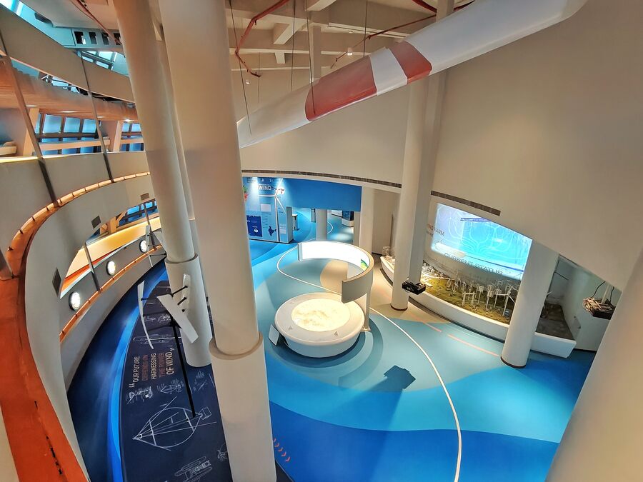 The upper levels of the dome are connected by a spiral ramp. They have a viewing gallery on top with a 3D point of view for the visitors. It also houses a planetarium, marine aquarium, gallery and a view point from which the visitors will have a panoramic view of Rajarhat, New Town