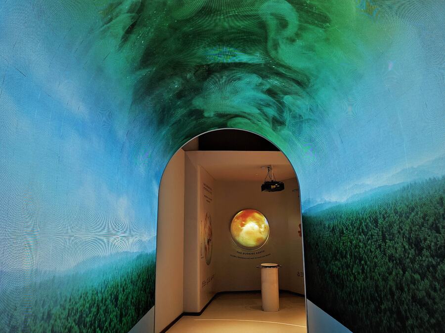 The lower part of the fully air conditioned dome has information stands on renewable energies, such as tidal energy, geothermal energy, wind energy and solar energy. There are also stands with information regarding the rising sea level, global warming, climate change and how they affect the earth