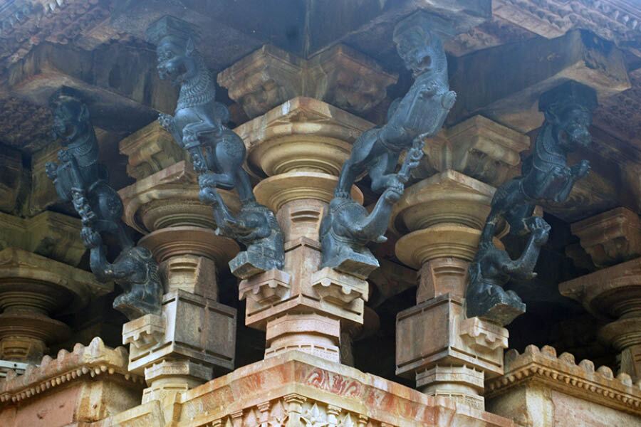 Yalli (mythical animal) brackets made of black basalt stones supporting the cornice