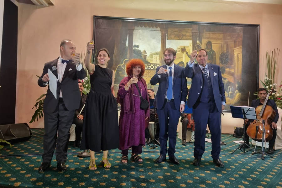 L-R: Consul, consulate of Italy in Kolkata Daniele Panfilo, Sommelier Giulia Biscontin, artist Giovanna Caruso, Consul General of Italy in Kolkata Riccardo Dalla Costa and great-nephew of Angelo Firpo Enrico De Barbieri raising a toast at The Oberoi Grand
