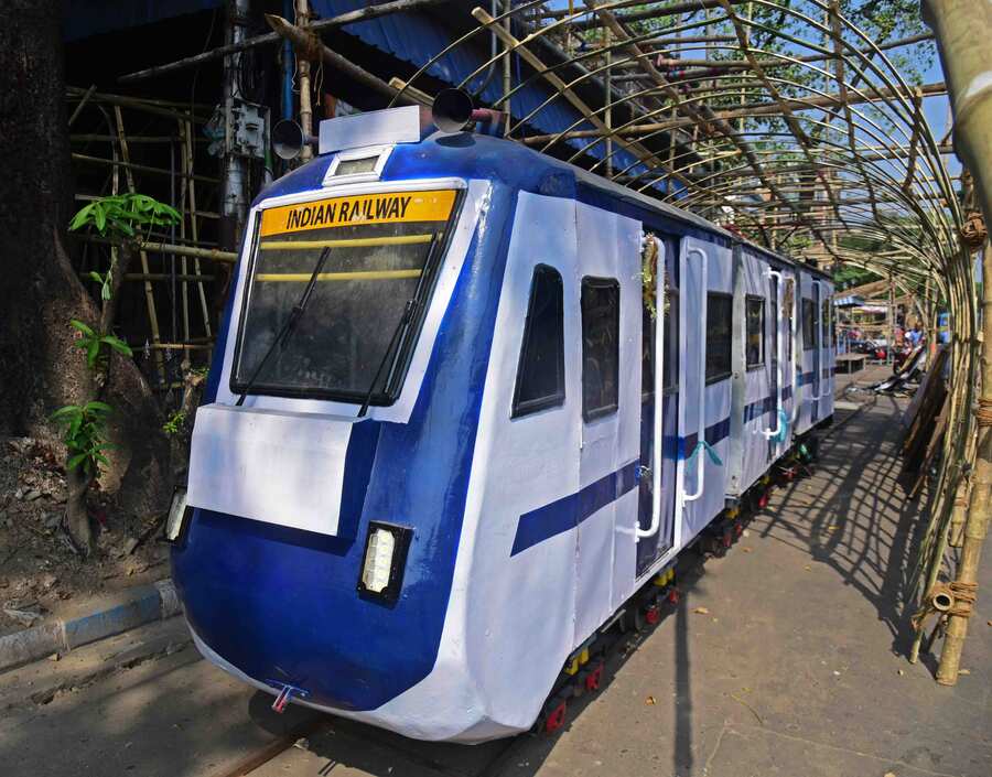 Ahead of Kartik Puja on November 15, a Vande Bharat-themed pandal is drawing all attention at Bhawanipur