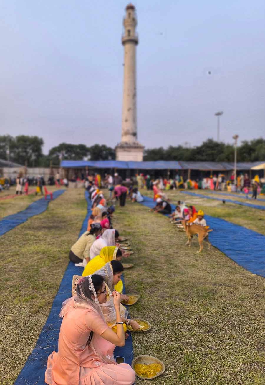 A colourful sea of heads at a ‘langar’ held ahead of Guru Nanak Jayanti at Shaheed Minar   