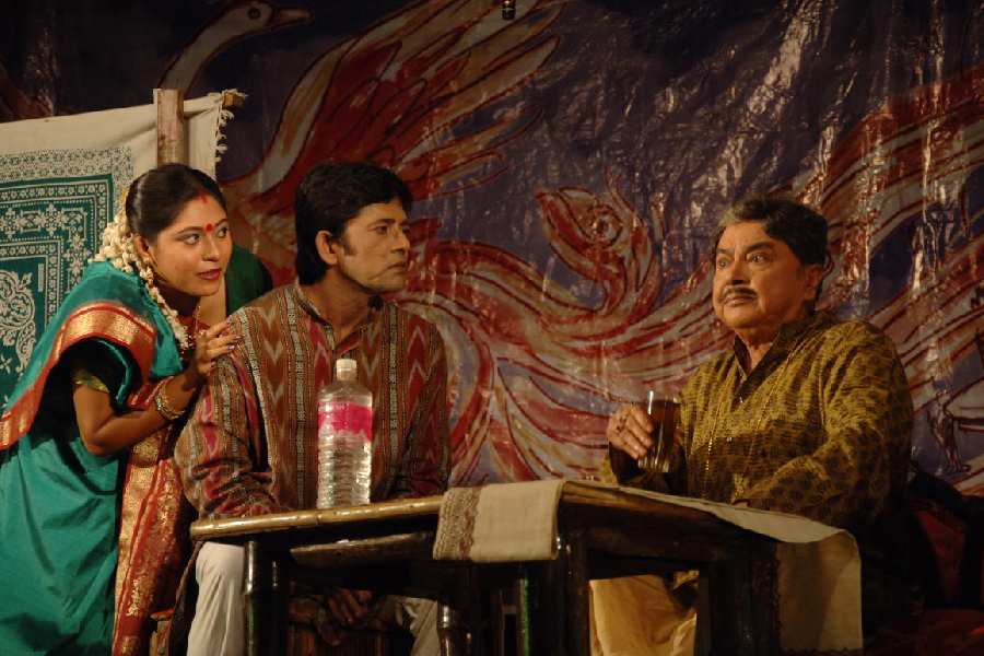Manoj Mitra in his play Munni O Saat Choukidar being staged at a Durga puja pandal in BG Block.