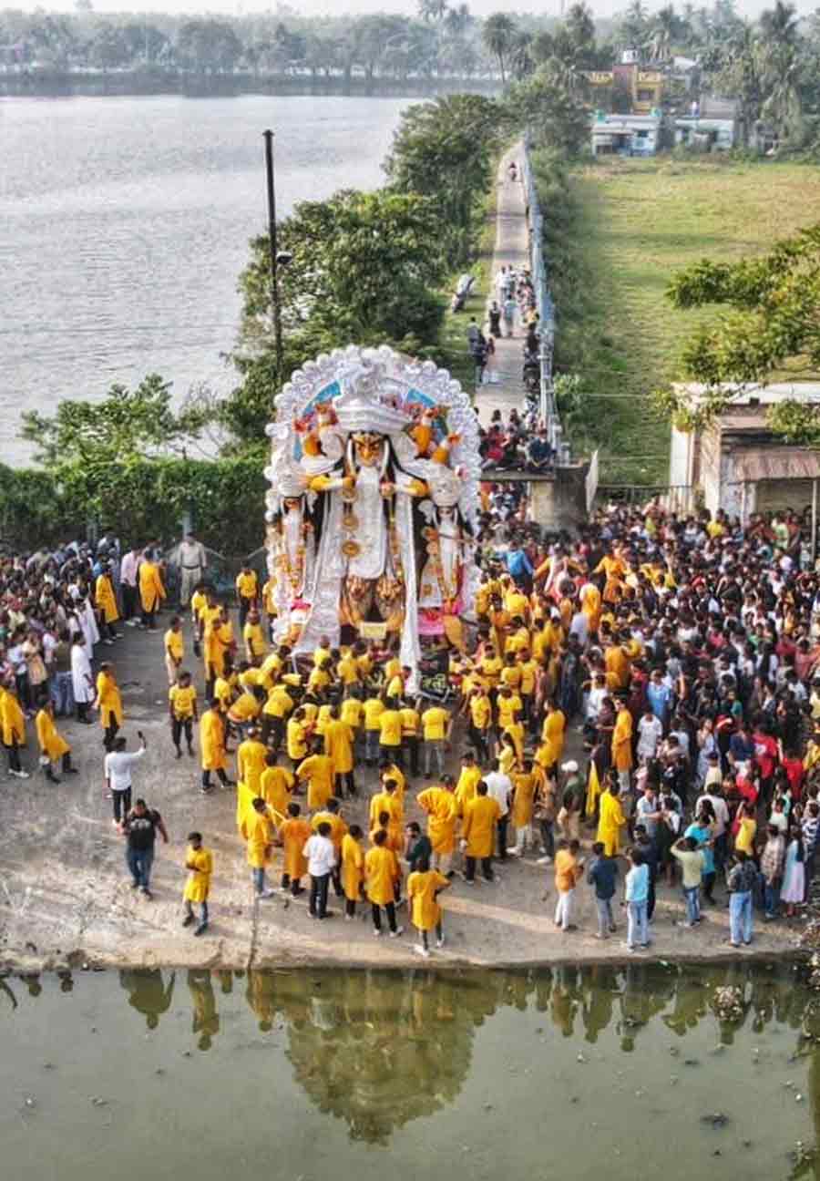 People gather in huge numbers for the immersion of Gourangini Mata Puja Committee’s idol on the last day of Raas festival in Nabadwip   