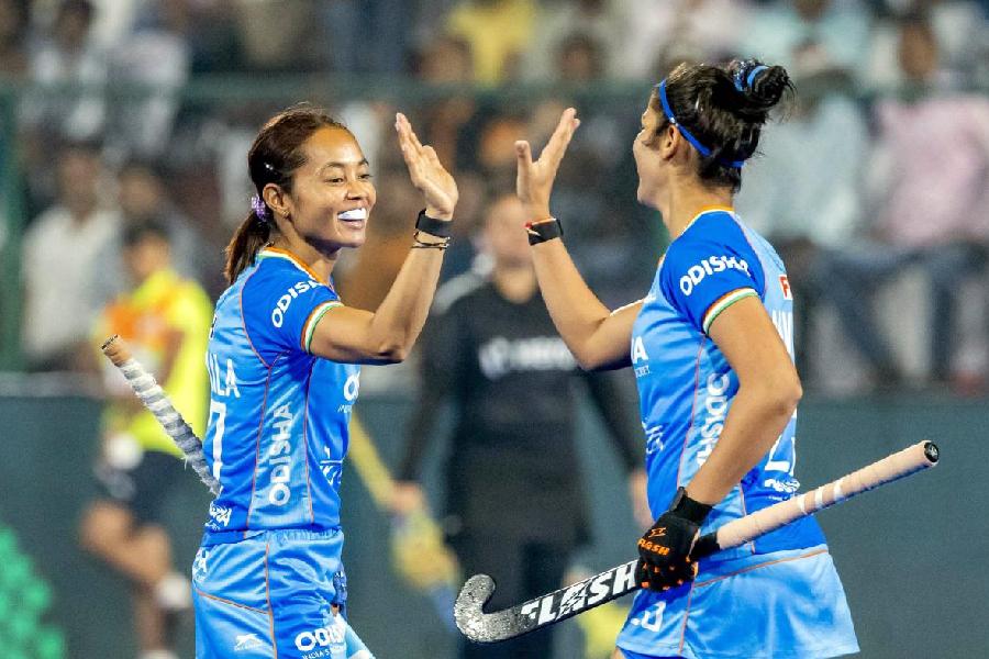 Hockey Hockey India stuns China, storms into women's Asian Champions