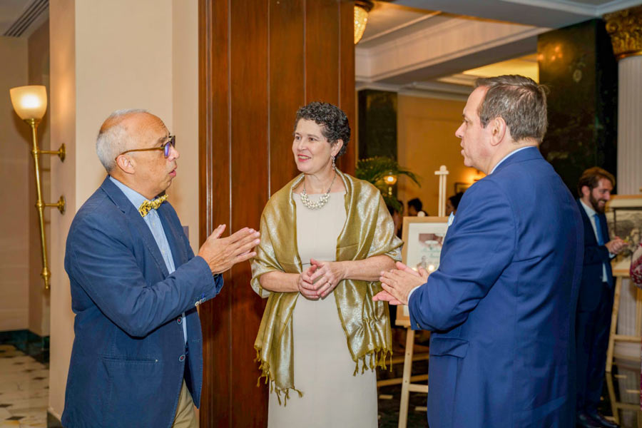 (Above, L-R) Kathy Giles-Diaz, consul general, US Consulate General in Kolkata, and husband Miguel Diaz with Enrico De Barbieri
