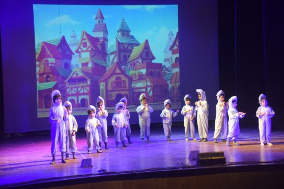 The vibrant performance by the junior school students delighted the audience and set the stage for more.