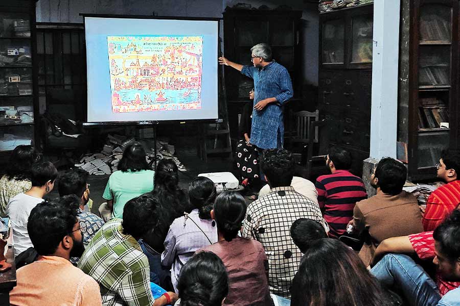 Mitra referred to the map of Kashi (Banaras) in Satyajit Ray’s ‘Joy Baba Felunath’ to reinforce how the map wasn’t specific to geography, but focussed on telling pilgrims about the places to see