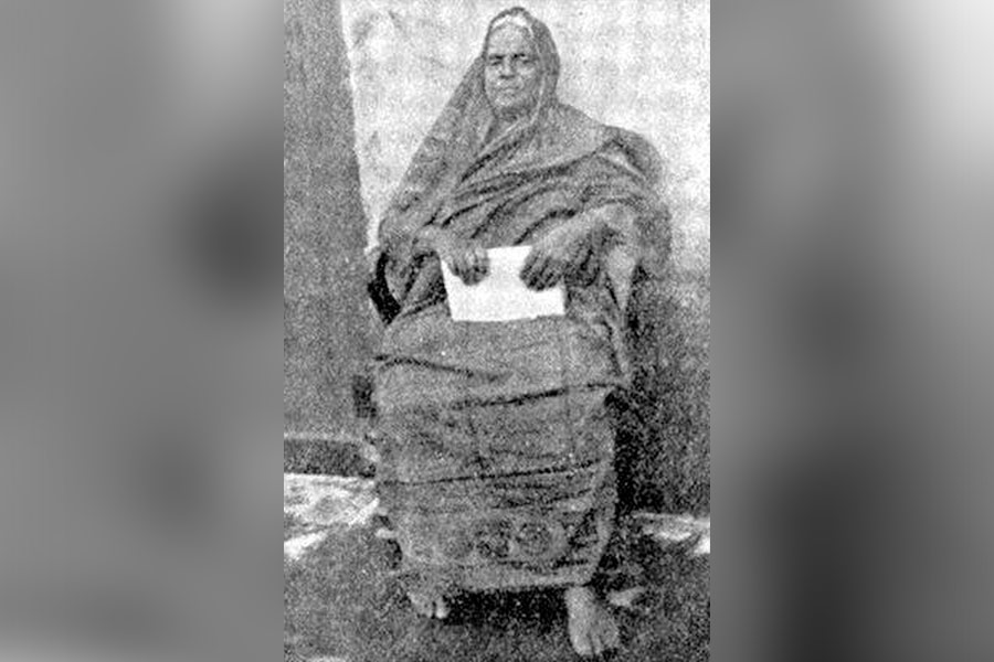 Mankumari Basu broke societal stereotypes with the unconditional support of her husband, who encouraged her to write at least one poem every day