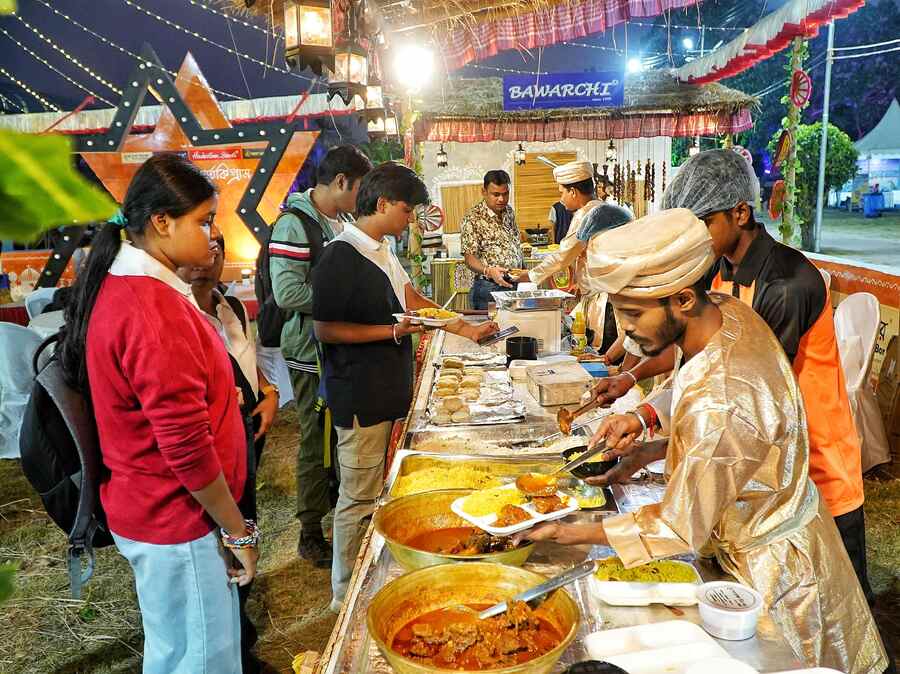 The aroma of delicious food items like basanti pulao, mutton curry, pani puri attracted visitors