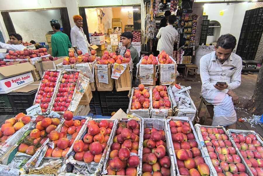 Steep prices of several varieties of apples in central Kolkata  fail to fetch buyers 