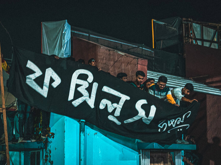 Fossils fans scaled dangerous heights to wave banners and show their unwavering love for the band during the performance on Day 3