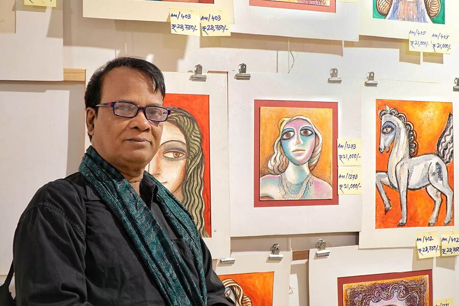 Shyamal Roy displayed his sculptures and paintings