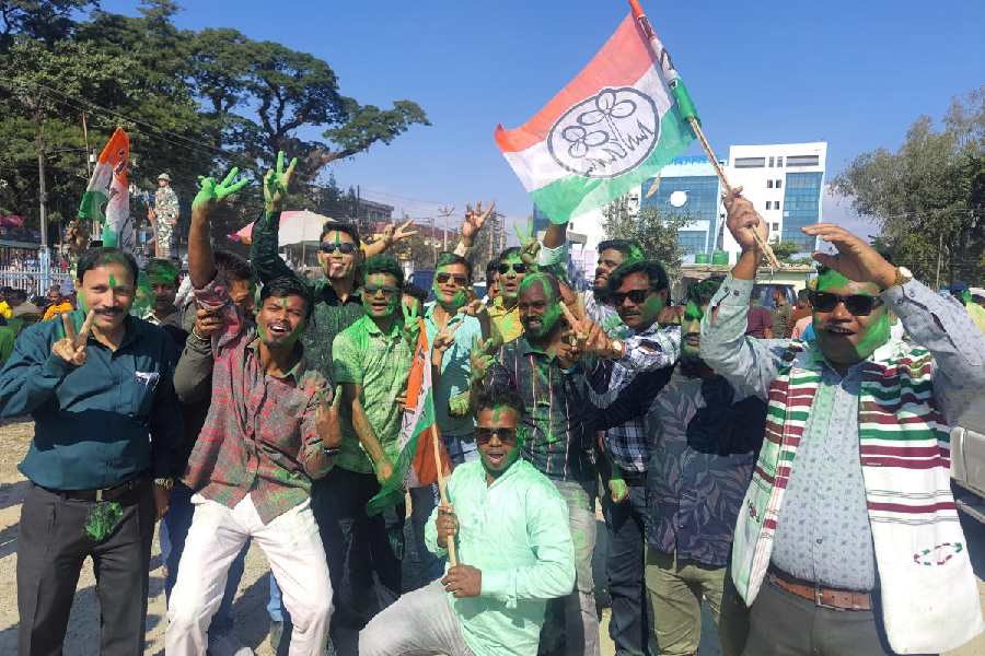 Trinamul Congress (TMC) | Bengal Bypolls: Tea Belt Swing Effected Trinamool Congress's Madarihat ...