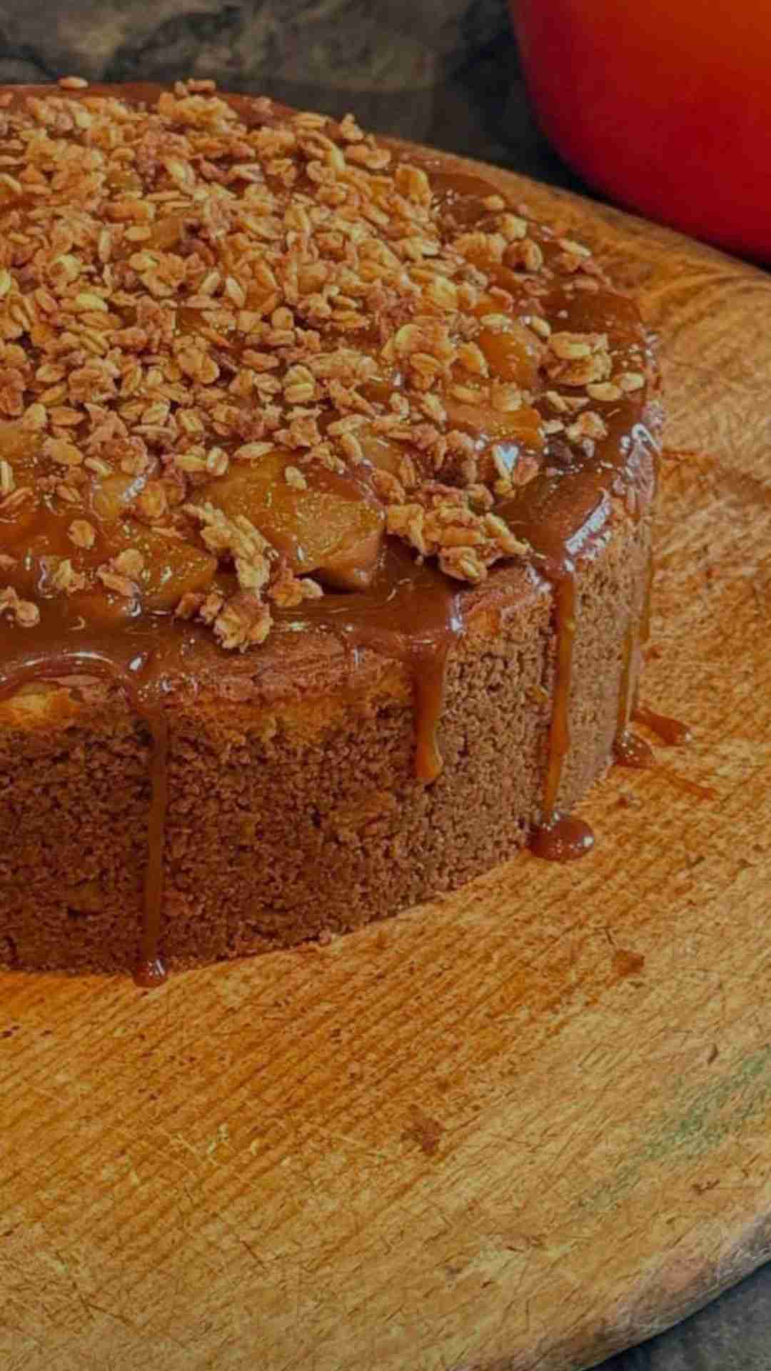 Gigi Hadid enjoys caramel cake on Thanksgiving