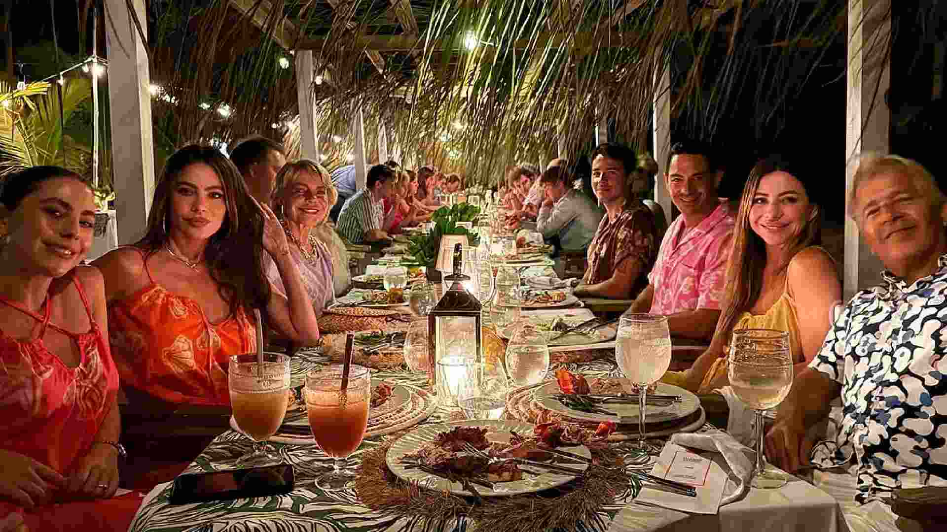 Modern Family star  Sofia Vergara enjoys Thanksgiving dinner