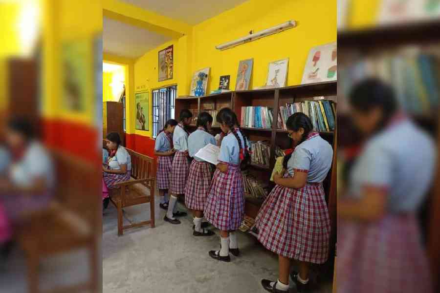 Students in the library of Children's Welfare Association High School for Girls in Behala