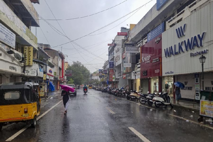 Commuters in Puducherry, Saturday, Nov. 30, 2024. PTI