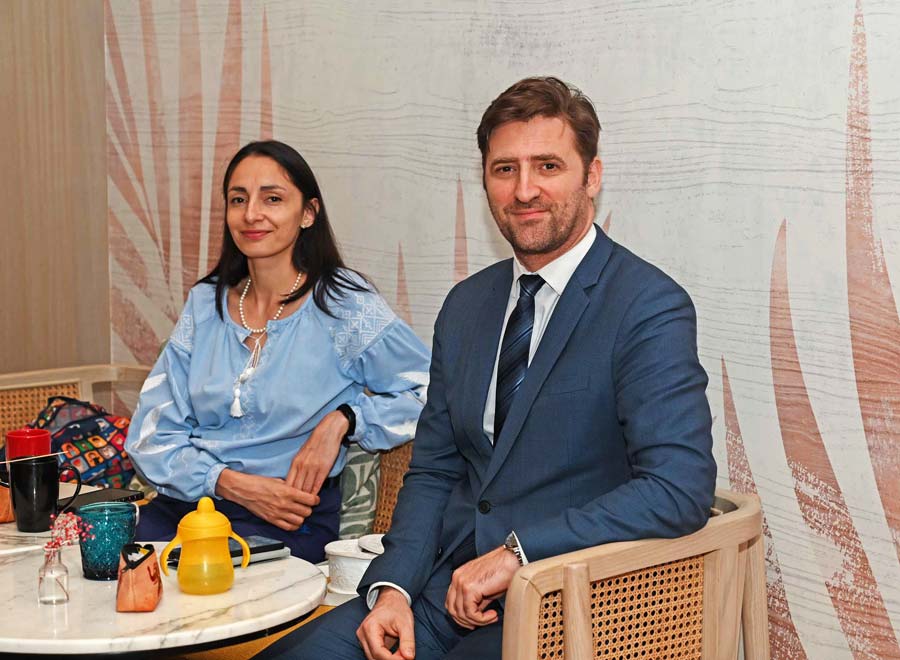 Nicolas Facino, the executive director of Alliance Française du Bengale, with his wife, author Iryna Vikyrchak stopped by. “Ipsita’s poetry and the keyboards went very well together because both have so much soul in them. The stories that came out of the poems related well with the music,” said Iryna