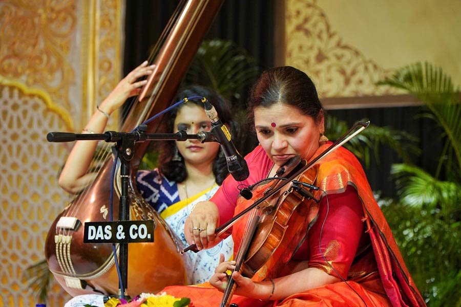 Violinist Kala Ramnath gave a mesmerising performance, earning huge applause