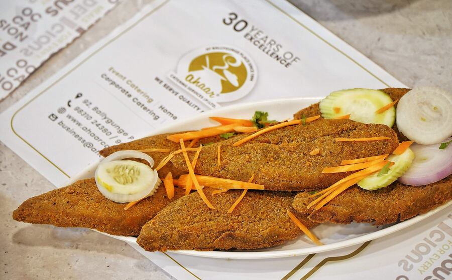 Diamond Bhetki Fry: The crispy golden Diamond Bhetki Fry is made from fresh bekti fish, seasoned and fried to perfection. Its tender, flaky interior contrasts beautifully with its crunchy exterior — perfect for the start of your meal or as a tasty evening snack 