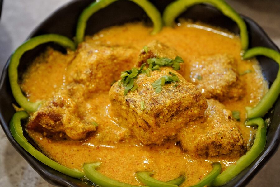 Dhokar Dalna: Another Bengali classic, the Dhokar Dalna had soft ‘dhokas’ (dal cakes) while the gravy was light yet flavourful making for a satisfying dish. It’s a great option to add to your wholesome vegetarian festive meal