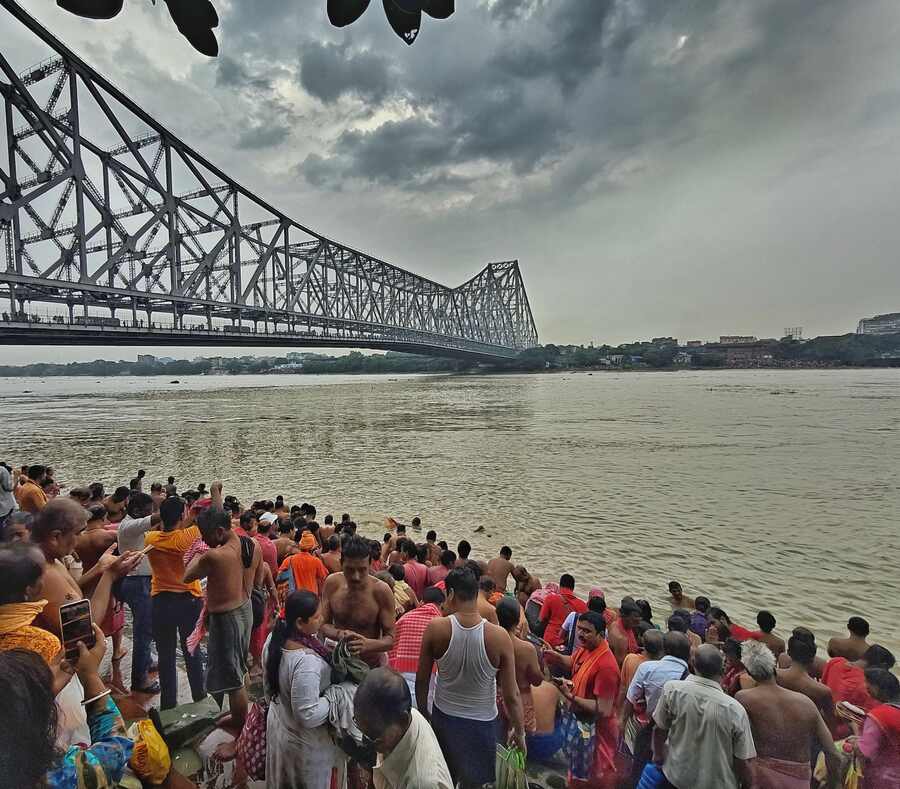 Gradually the grey clouds gave way to some sunlight towards late morning as captured from a ghat in Howrah