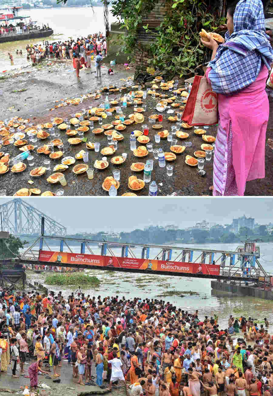 Kolkatans offered plateful of edibles and water to their ancestors on the steps of the Bagbazar, Ahiritola and Jaganath ghats