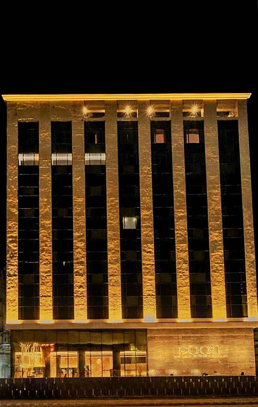 If you want to spend quality time with your partner or friends, drop by at Soot by O2, located at 41, VIP Road, Ramkrishna Pally, Kaikhali, Kolkata - 700052