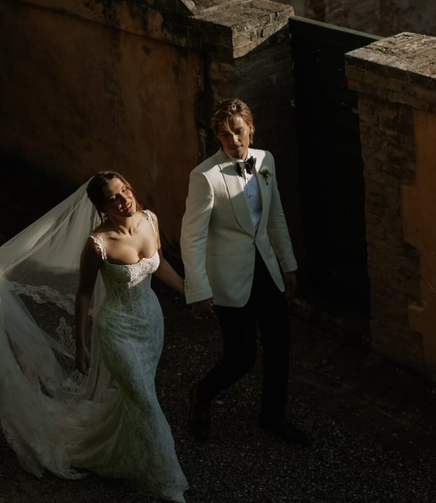 According to UK media reports, Brown’s parents, Kelly and Robert, were in attendance along with Bongiovi’s parents, Jon Bon Jovi and Dorothea Bongiovi. In one of the pictures, the couple is seen strolling through the picturesque Villa Cetinale, with the sunlight kissing Brown’s face, giving her a radiant glow.