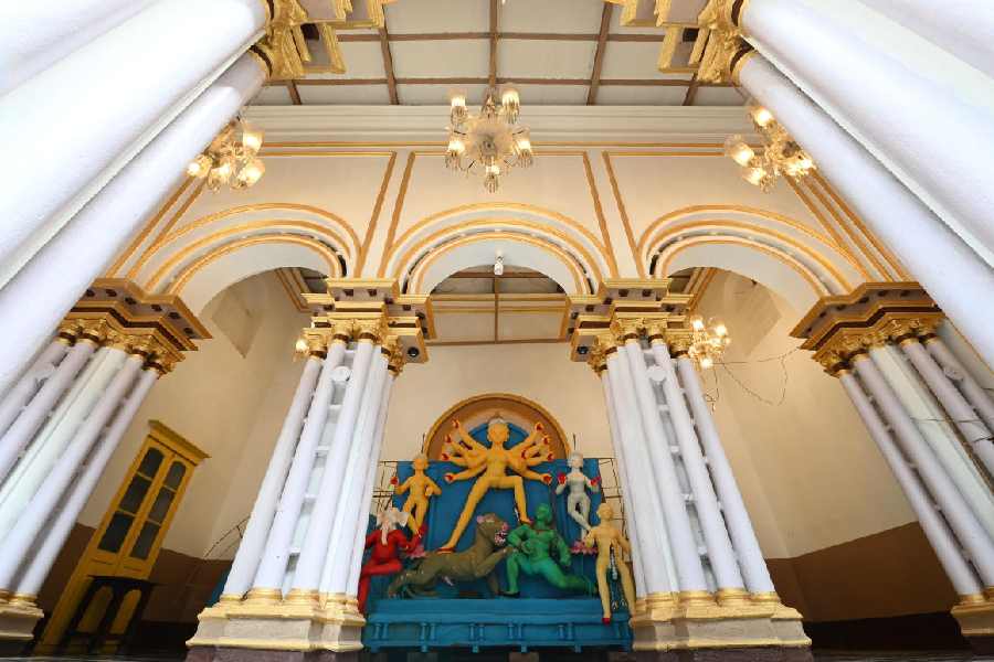 The huge arches complimented by the warm light of the German glass chandeliers are the perfect backdrop for your Puja special click.