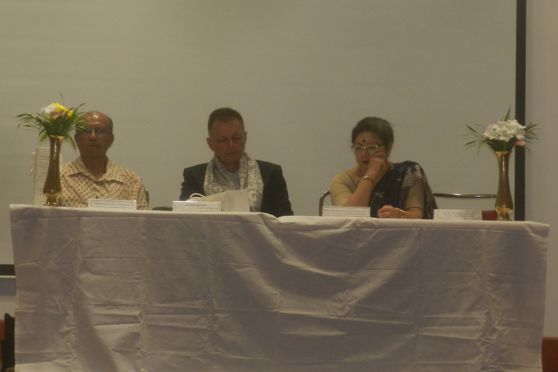 (L-R) Dr Biswajit Banerjee, Peter Kažimír, Dr Indrani Choudhuri Dutt (IQAC Coordinator, Lady Brabourne College) shared the stage.