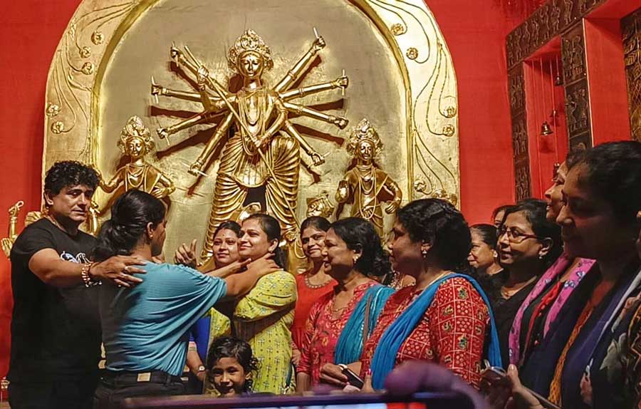 Kolkata News Durga Puja inauguration, traffic snarls and more Kolkata