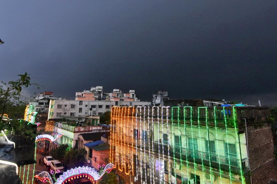 Even as the Met office forecast rain during the next few days from a low pressure forming in the Bay of Bengal, the overcast sky and a light drizzle on Saturday afternoon could not deter the first round of Durga Puja pandal-hoppers from taking to the streets amid the brightly lit up neighbourhoods 