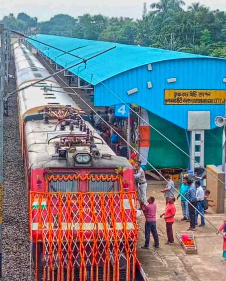 Railway minister Ashwini Vaishnav virtually inaugurated a much-awaited train from Krishnanagar City to Azimganj Junction on Wednesday. The Up train will leave Krishnanagar at 7.30pm daily and reach Azimganj by 9.50pm. The commercial run will begin on October 4