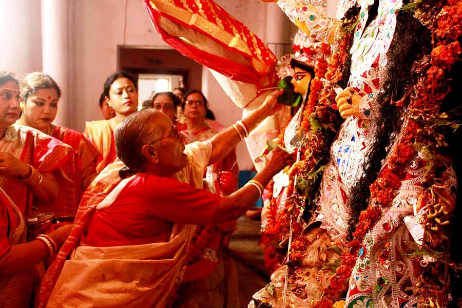 On Vijaya Dashami, as soon as the puja is over and darpan visarjan is done, the idol is taken for immersion after the traditional devi baran by women members of the family