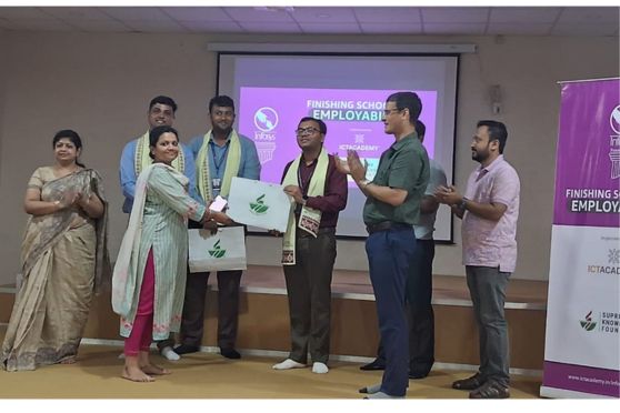 A glimpse from the felicitation ceremony of the ICT Academy officials at the event.