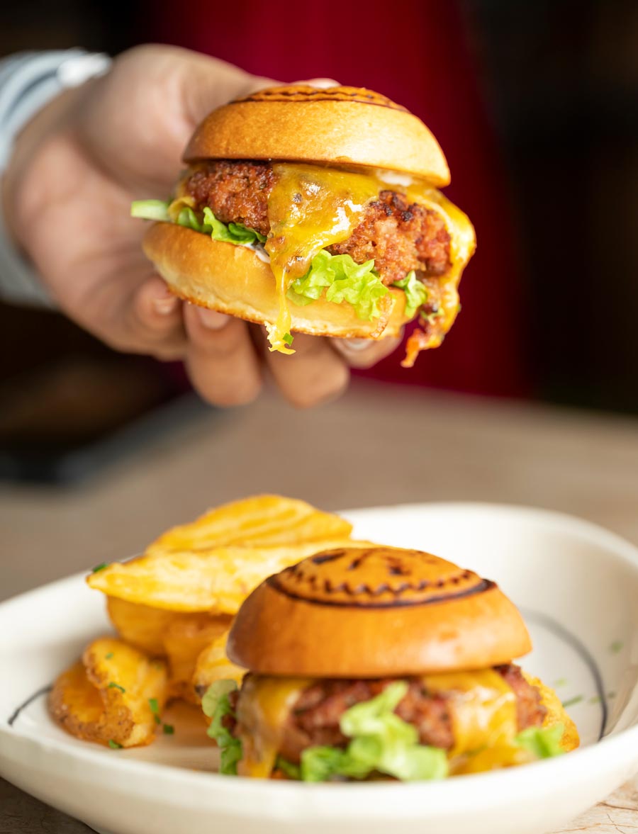 Big Bite Sliders – Chicken, Cheddar & Jalapeno: The ‘Big Bite Sliders’ section has five options, all accompanied with chips and dips. The Chicken, Cheddar & Jalapeno Slider is a wholesome, shareable plate of all things comfort. 