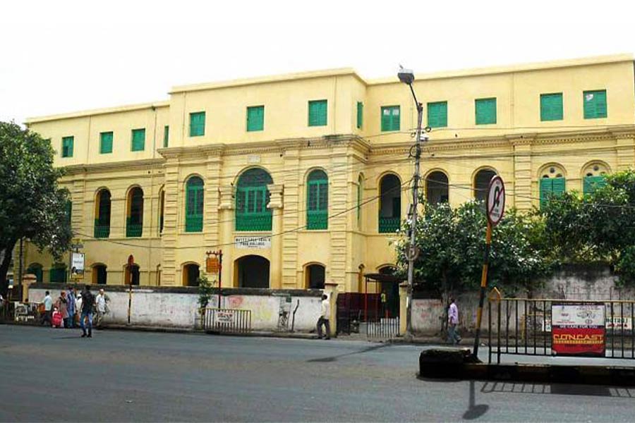Seal founded the Mutty Lall Seal Free College in 1842