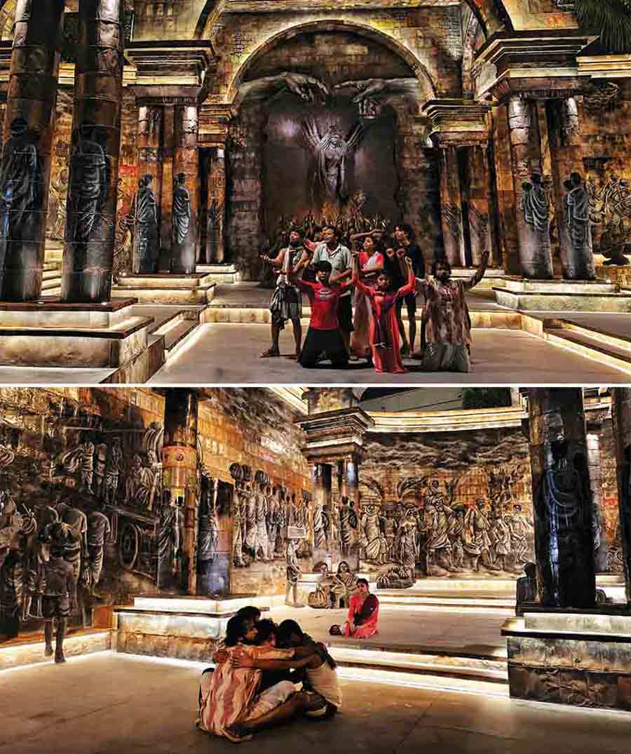 With live performances inside its pandal, the Baghajatin B&C Block Durga Puja pandal tries to justify its theme ‘Bhalobasha Aladdin’