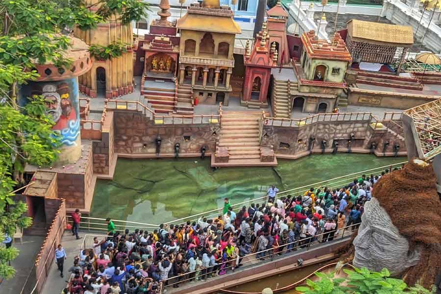 A sea of people at the Chetla Agragami puja pandal in south Kolkata on Thursday morning