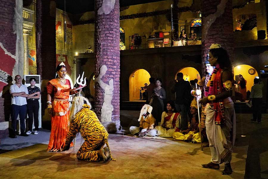Alipore Sarbojonin brought back the art of ‘bohurupis’ and was placed third
