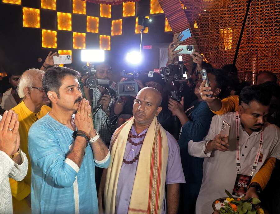 Actor Prosenjit Chatterjee offered Ashtami’s ‘pushpanjali’ at the Hazra Park Durga Puja pandal on Friday  