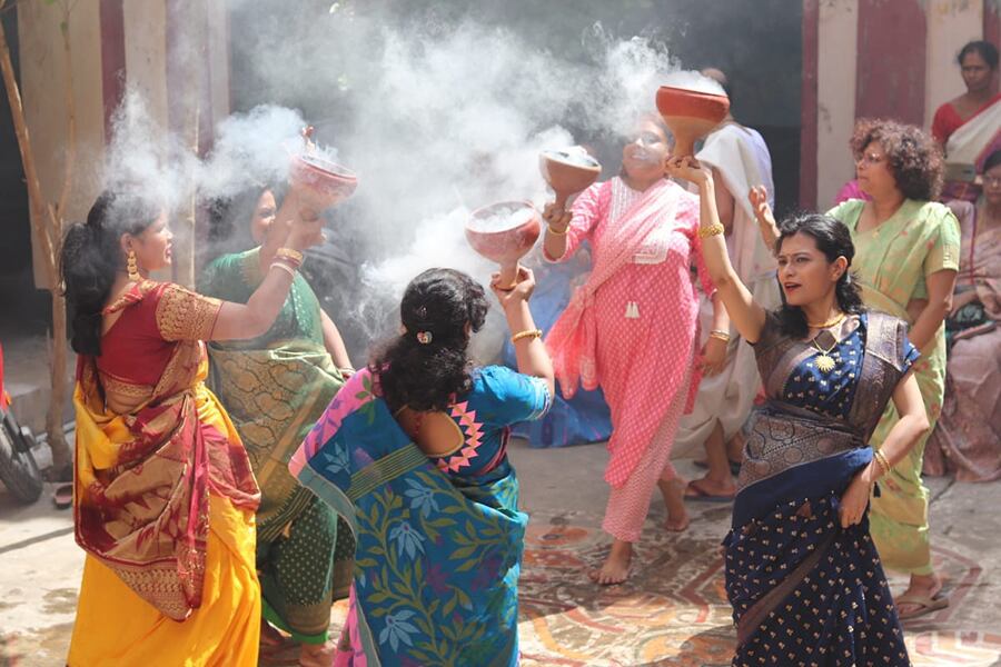 Women of Adhya Bari dancing with 'dhunuchis' on Bijoya Dasami.