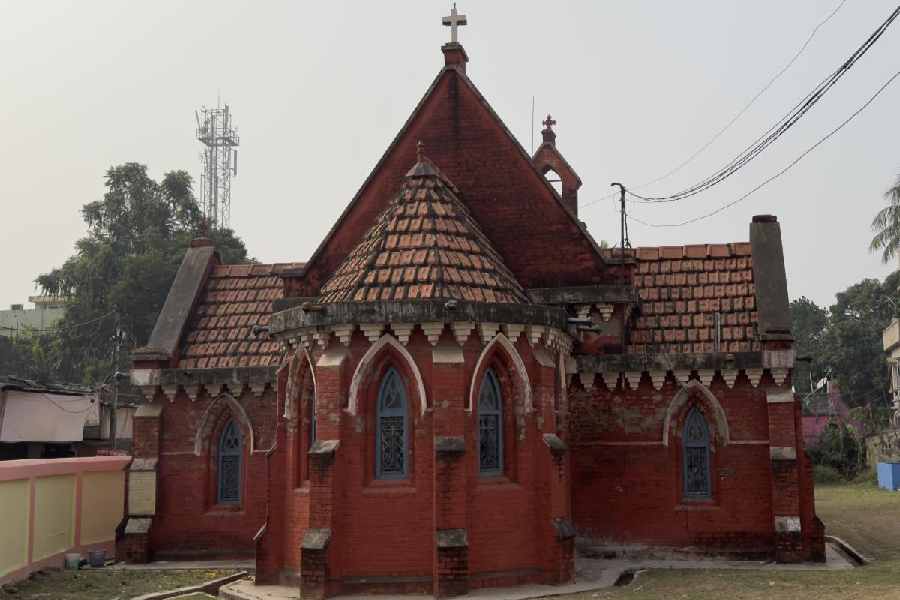 Christ Church of Burdwan dates back to the early 1800s and its construction was supervised by Captain Charles Stuart, whom many call ‘Hindoo Stuart’.