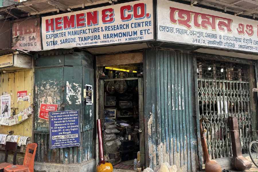 Hemen & Co on 174/A Rashbehari Avenue was a favourite address for George Harrison.