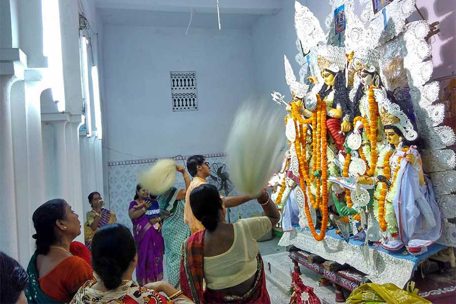 ‘Arati’ during the Durga Puja at Khalisani Bose Bari, Chandannagar