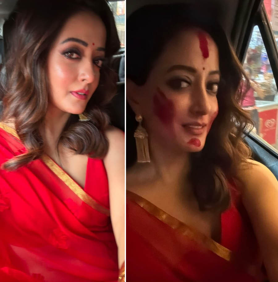 Raima Sen exuded elegance in a red sari during sindoor khela. Wavy hair, red lipstick, smokey eyes and a red bindi made for a winning look.