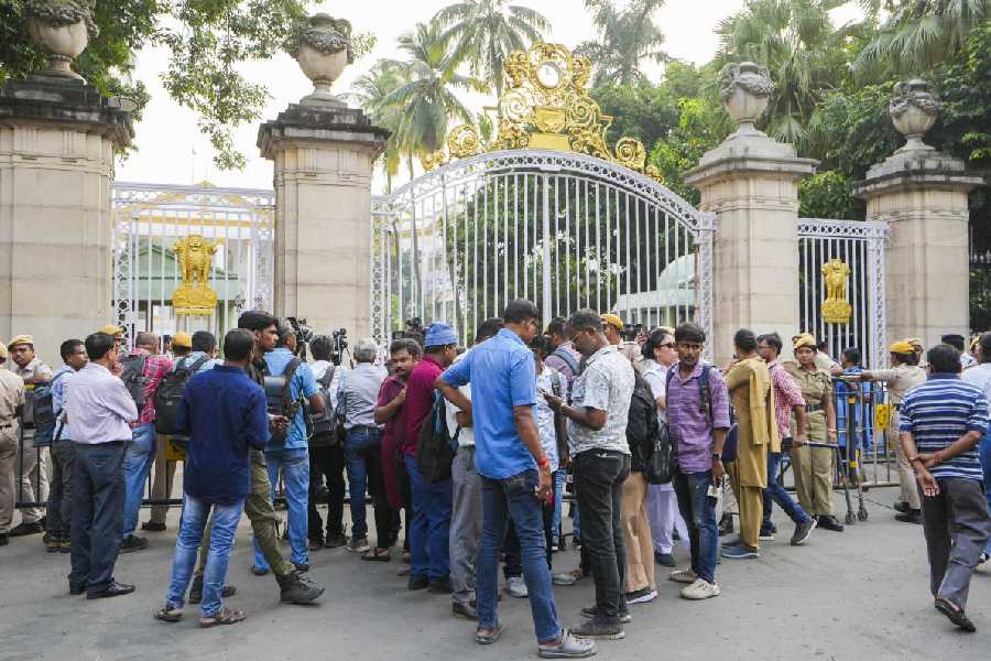 Doctors' demands hit a wall as Bengal government dodges deadlines amid hunger strike - Telegraph India